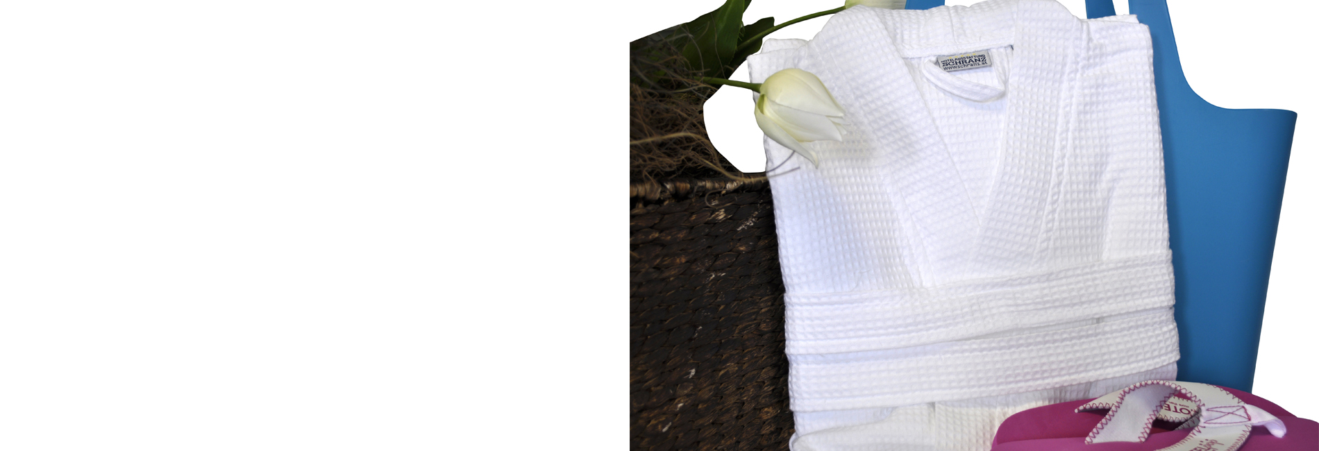 01_Bademantel-Waffelbademantel-weiss_Schranz_1900x650.jpg